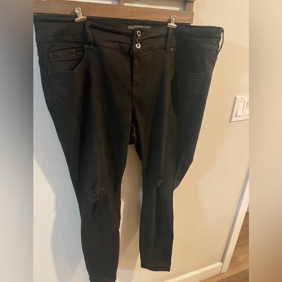 Torrid black jegging style jeans size 22r - Picture 1 of 5